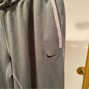 Nike Therma Fit Women’s Sweat Pants Size Large
